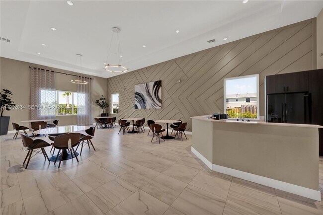 Building Photo - 496 NE 4th Terrace