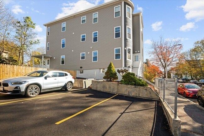 Building Photo - 9 Upsala St