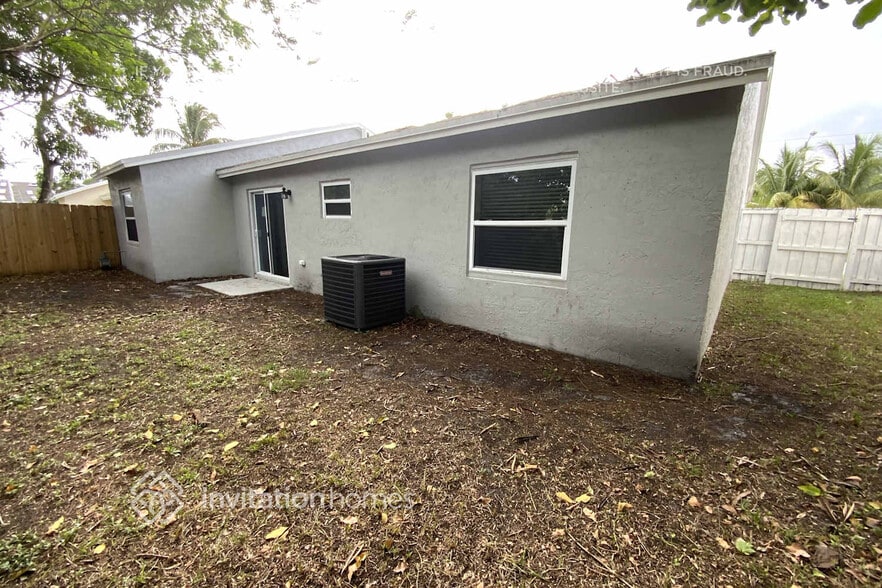 Building Photo - 5919 Ithaca Cir W