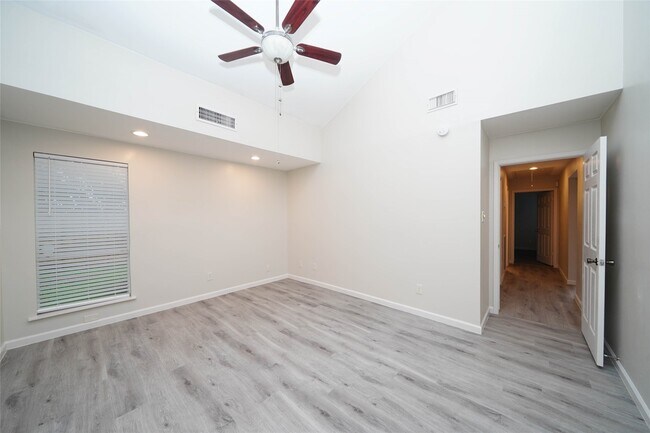 Building Photo - 5407 Oakhaven Ln