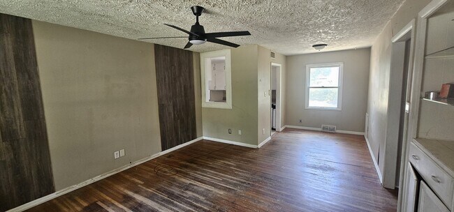 Building Photo - 716 Drury Ln