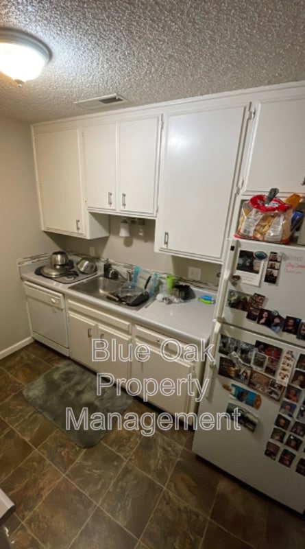 Building Photo - 900 Orient St