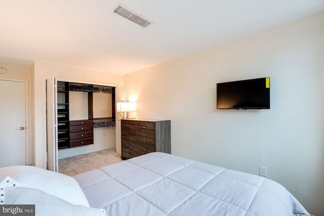 Building Photo - 8 S Van Dorn St