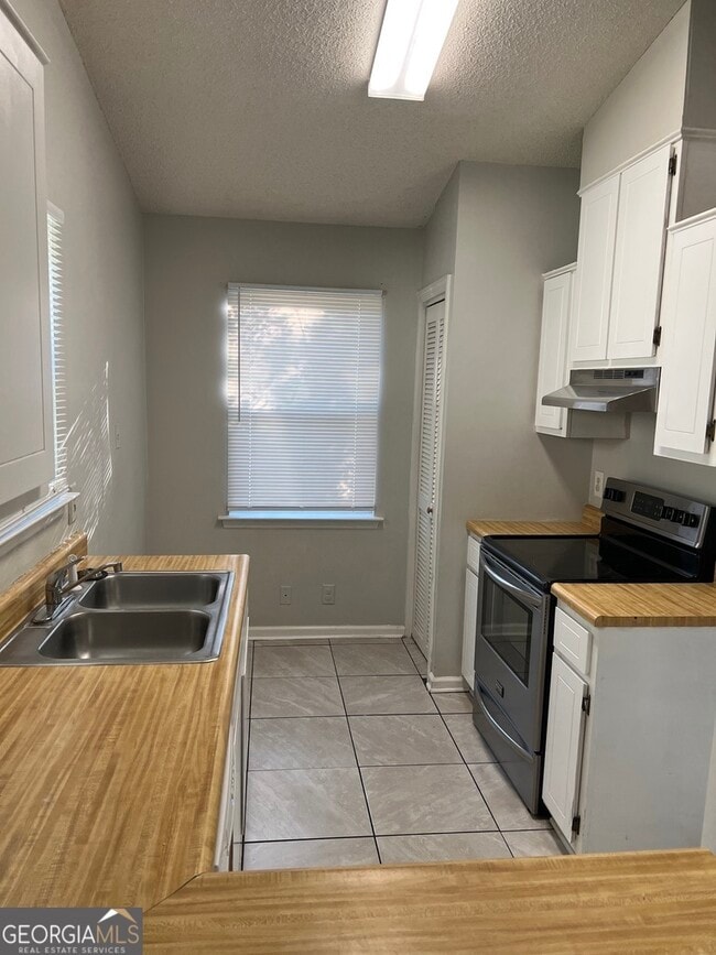 Building Photo - 235 W Lakemont Dr