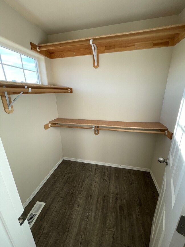 Building Photo - 844 N Back Eddy Cir