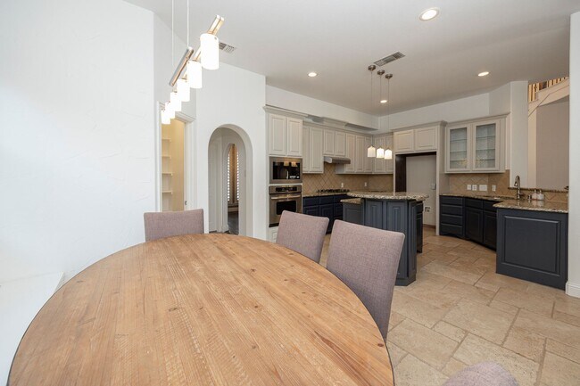 Building Photo - Spacious and beautifully designed with 5 bedrooms, 4 bath in a desirable location.