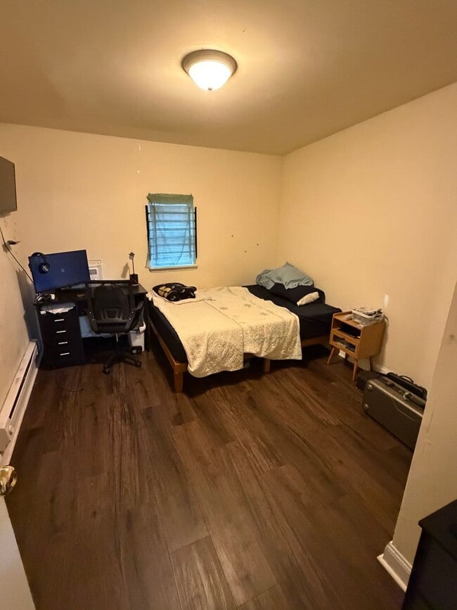 Building Photo - 1630 N Sydenham St