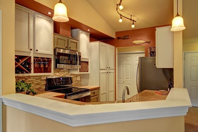Building Photo - 2Bd/1.75Ba Bothell Condo