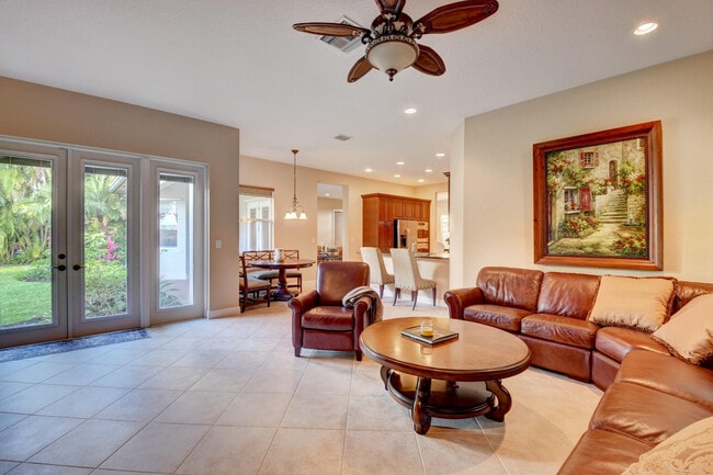 Building Photo - 8891 Starhaven Cove