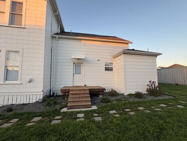 Building Photo - 1627 Pine St