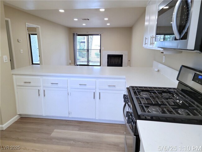 Building Photo - 2815 Blue Bonnet Dr