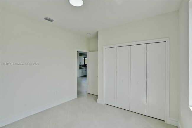 Building Photo - 5145 E 3rd Ave