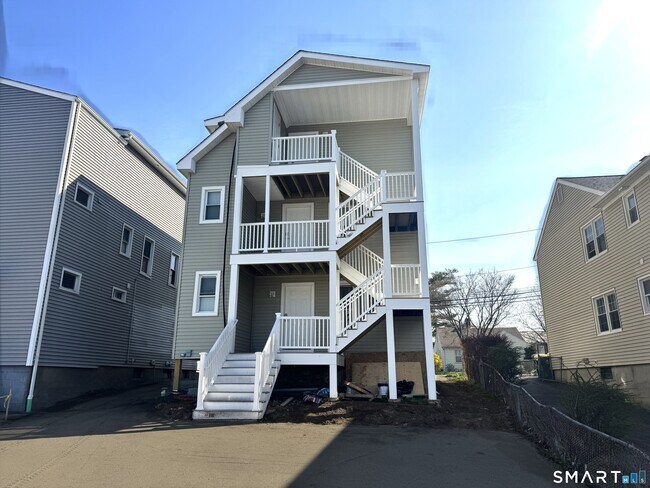 Building Photo - 105 Churchill St