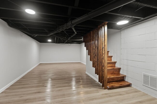 Building Photo - 1032 Algonquin Trail