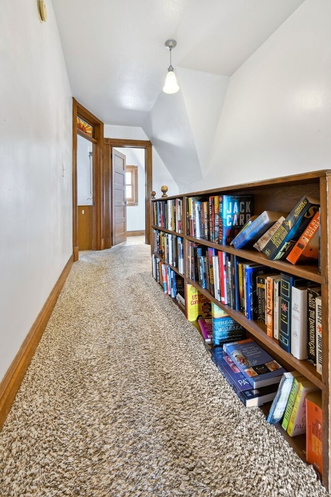 Building Photo - Charming Westside 4 Bedroom Home