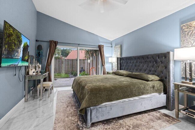 Building Photo - 6952 NW 27th Ct