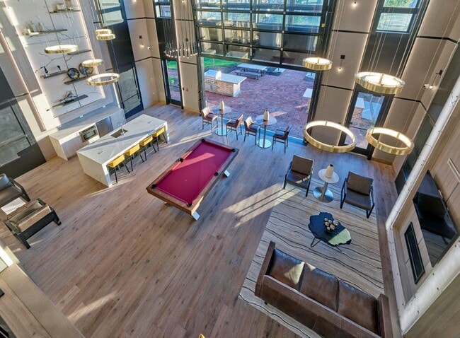 Lounge - Central and Oak