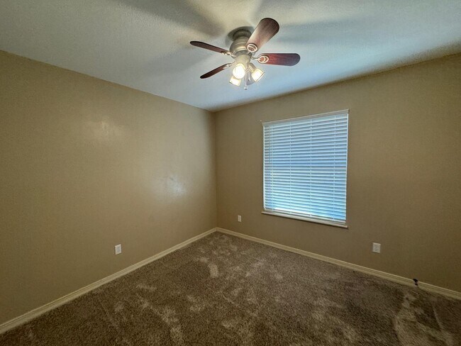 Building Photo - 64 Hampton Cir