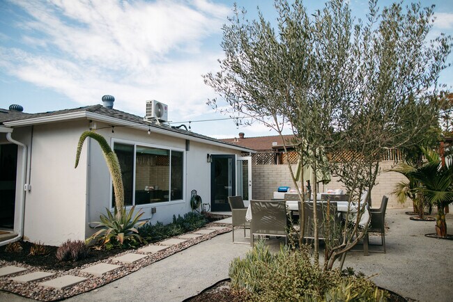 Building Photo - 4588 Winona Ave