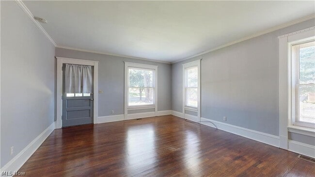Building Photo - 31 E Case Dr