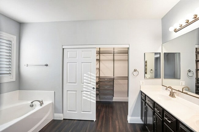 Building Photo - Beautiful 3 Bed South Summerlin Home With 1st Floor Bed and Bath