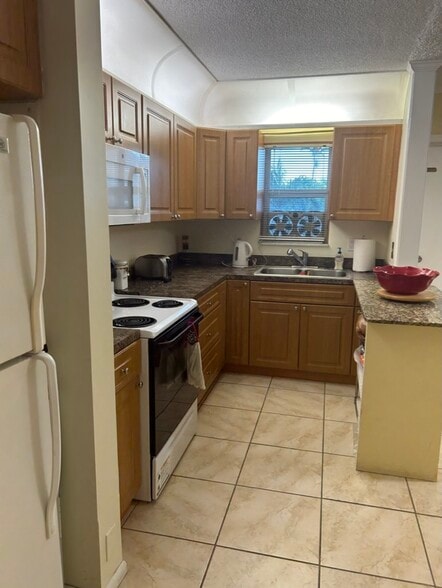 Building Photo - 1554 N 12th Ct