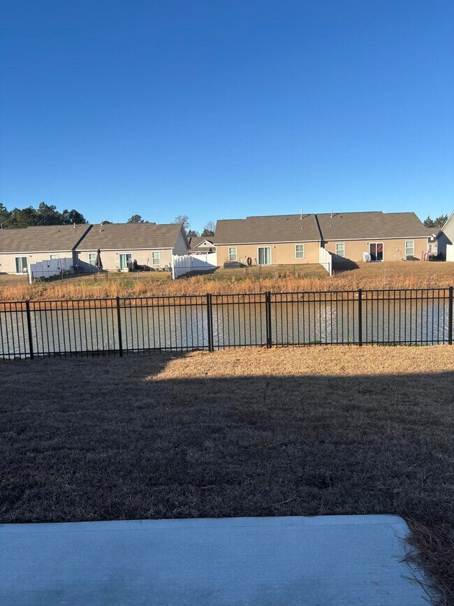 Building Photo - 370 Acorn St