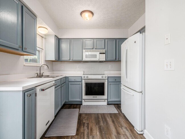 Building Photo - 952 Charleston Way Dr