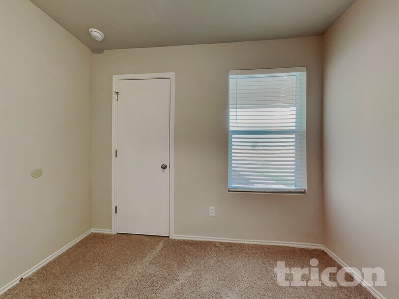 Building Photo - 5217 Sidesaddle Dr