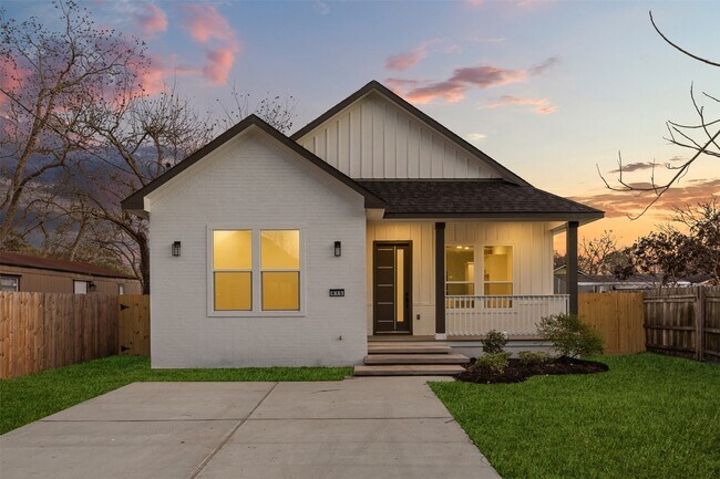 Building Photo - 615 Lettie St