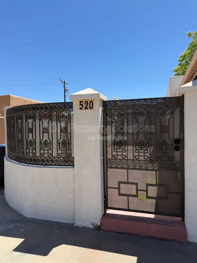 Building Photo - 520 Ortiz Dr NE