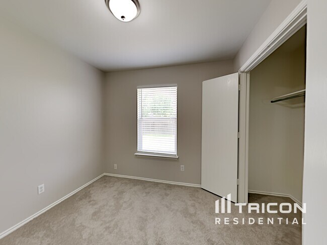 Building Photo - 10607 Shaencrest
