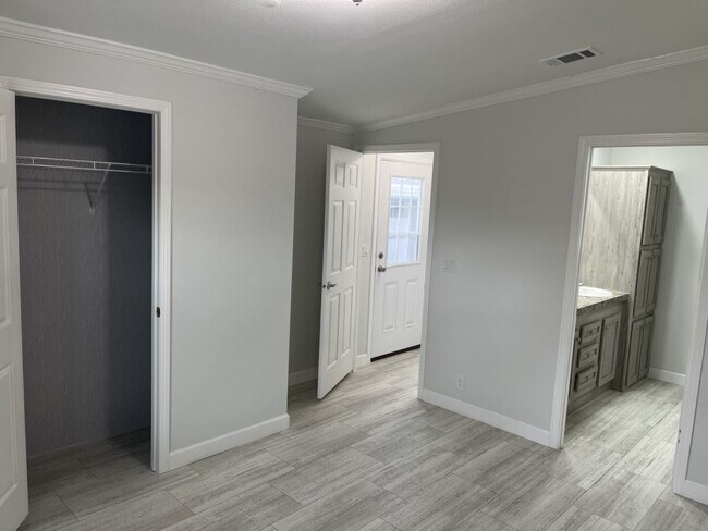 Building Photo - 156 Bauer Dr