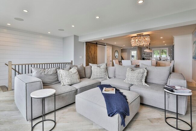 Building Photo - 45 Raymond St