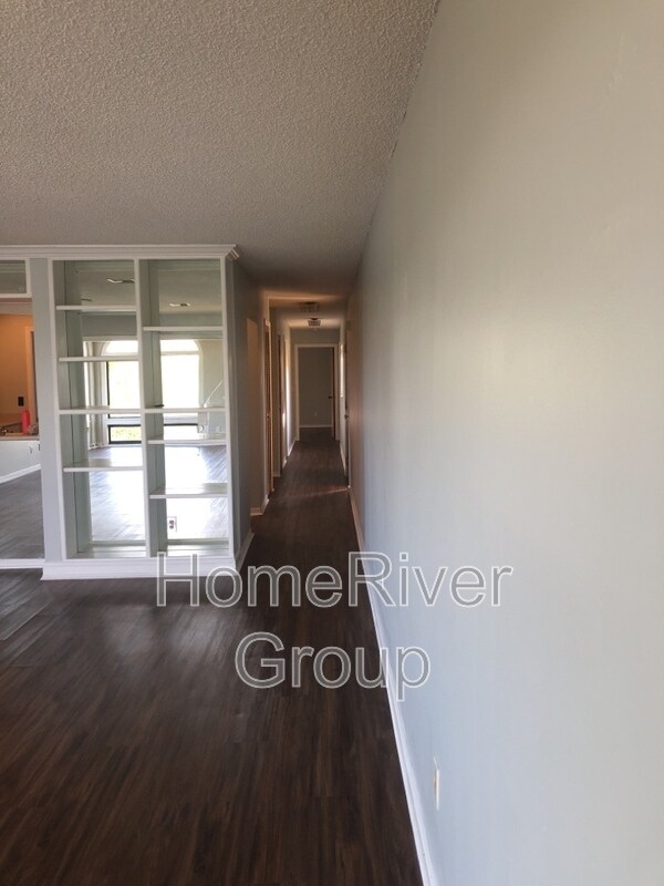 Building Photo - 1501 Minutemen Causeway