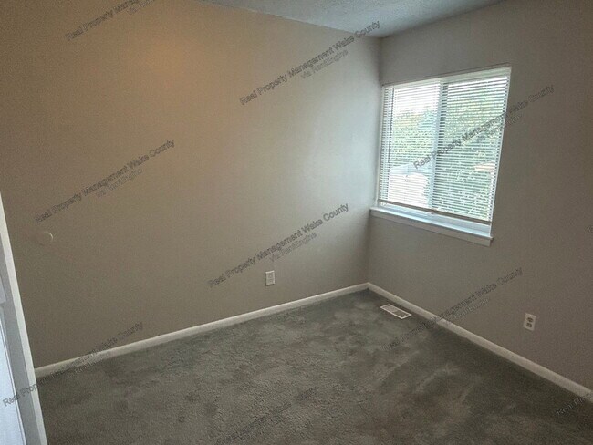Building Photo - 4702 Walden Pond Dr