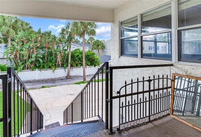 Building Photo - 2114 W Dekle Ave