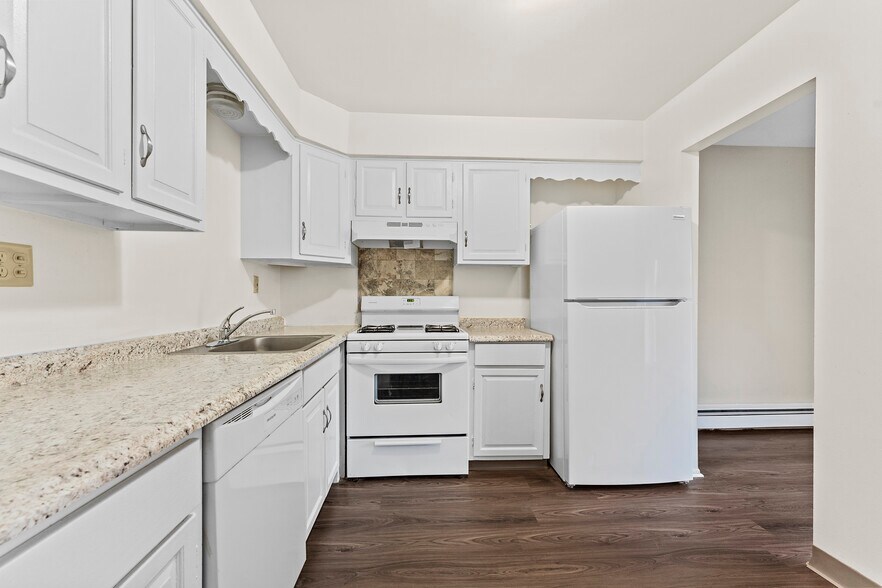 Park Forest 23810 W Warren St Dearborn Heights MI 48127 Apartment