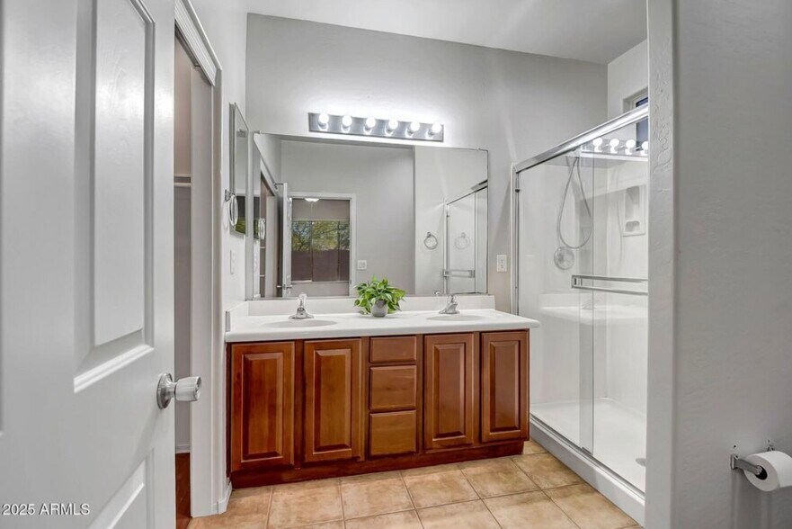 Building Photo - 1623 W Owens Way