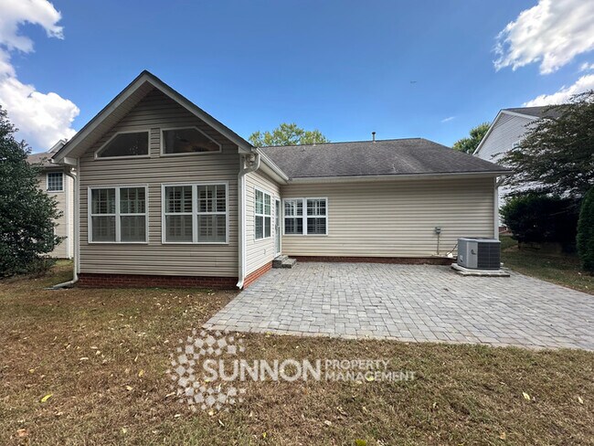 Building Photo - Charming 3-Bedroom Ranch with Sunroom & Wo...