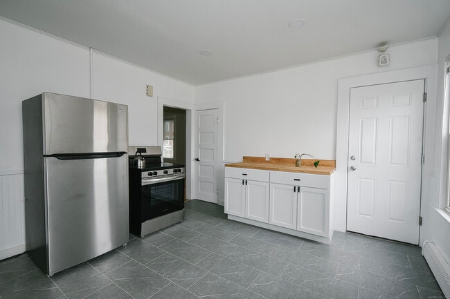 Building Photo - 22 Kelley St