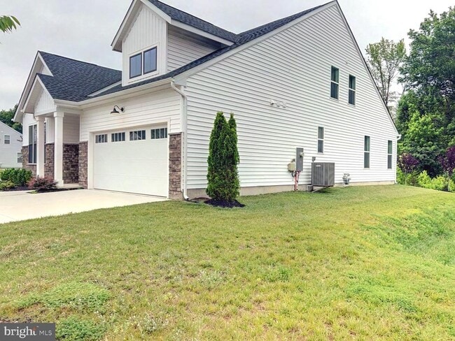 Building Photo - 521 Davis Fls Dr