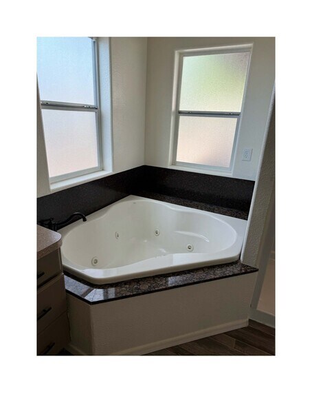 Jacuzzi Tub - 2640 W 5th St
