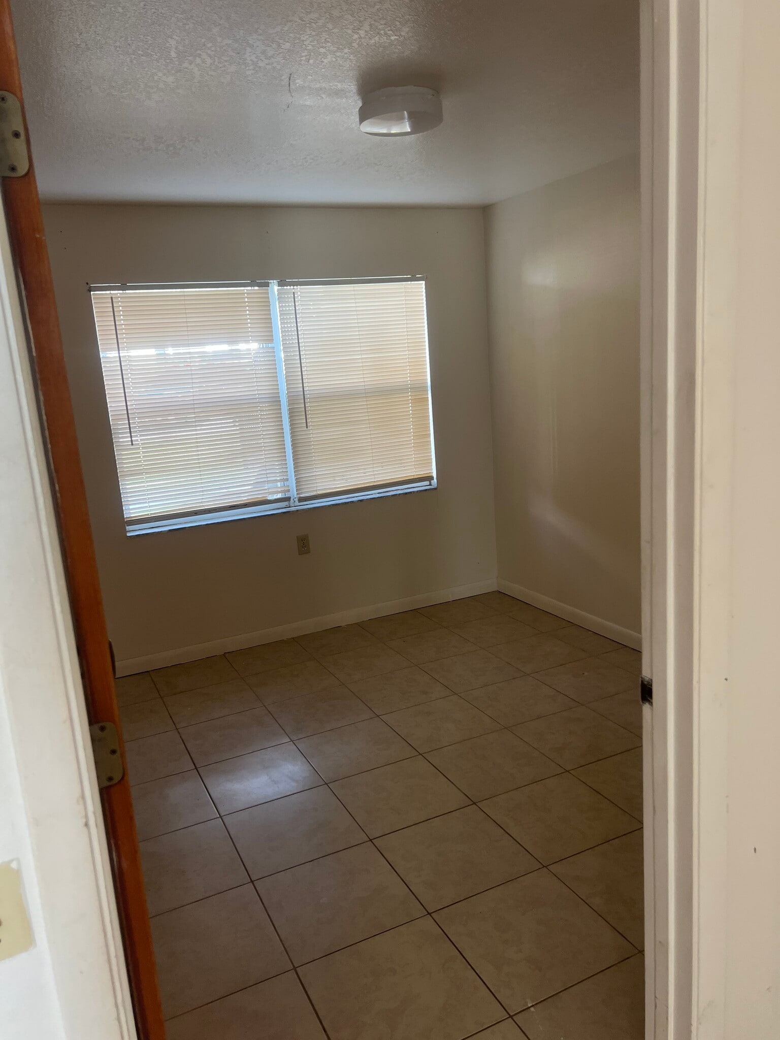 Building Photo - 1209 Unitah Ave