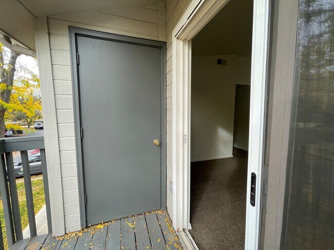 Building Photo - 10811 W Ustick Rd