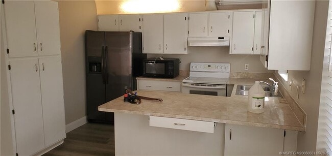 Building Photo - 41 SE Ontario Way