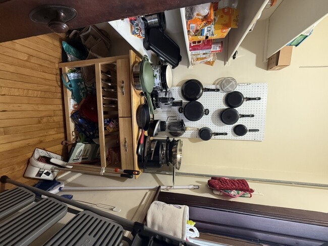 Building Photo - 2125 W Waveland Ave