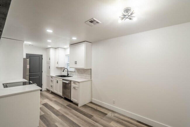 Building Photo - 3 Bed | 2 Bath | Broken Arrow