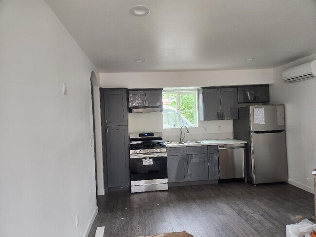 Building Photo - 1230 Leland Way