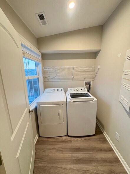 Building Photo - 7568 Woodhaven Ct